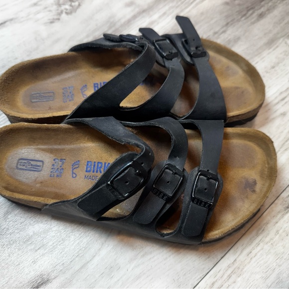 Birkenstock Shoes - EUC Birkenstock Triple Strap Black Sandals